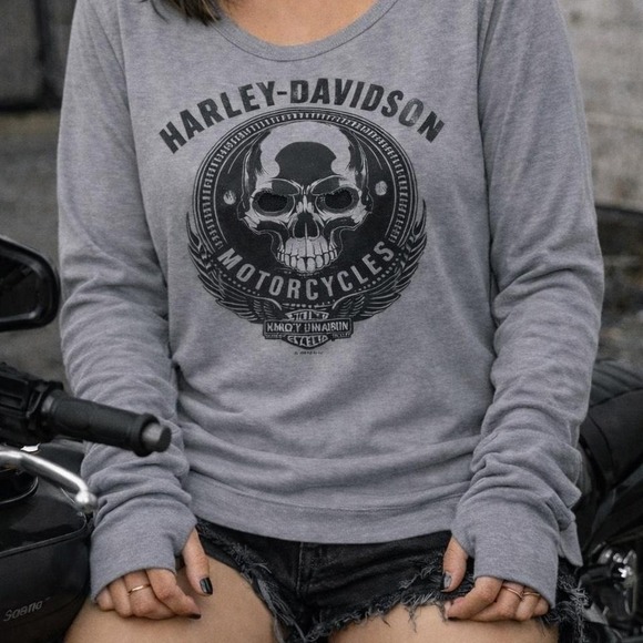 Harley Davidson Tops - Harley-Davidson Skull Studded Long Sleeve Top XL Gray Thumb Hole Sleeves